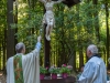 Waldgottesdienst und Neueinsegnung vom Herzforder Kreuz